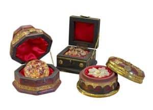 Three Kings Gifts Christmas Gold, Frankincense and Myrrh Deluxe Box, Set of 3 $49.95Three Kings Gifts Christmas Gold, Frankincense and Myrrh Deluxe Box, Set of 3 $49.95